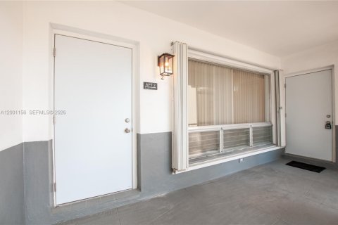 Condo in Hollywood, Florida, 2 bedrooms  № 2065338 - photo 26