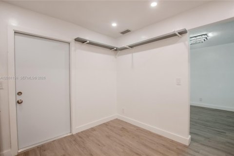 Condo in Hollywood, Florida, 2 bedrooms  № 2065338 - photo 8