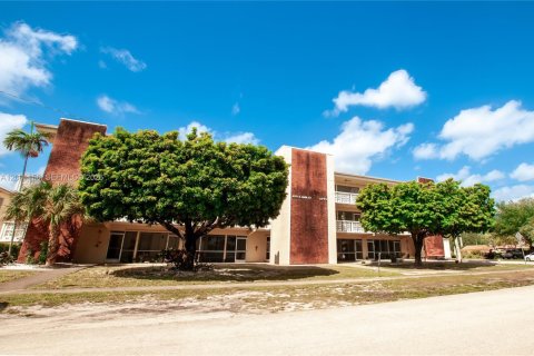 Condo in Hollywood, Florida, 2 bedrooms  № 2065338 - photo 30