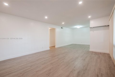 Condo in Hollywood, Florida, 2 bedrooms  № 2065338 - photo 3