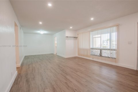 Condo in Hollywood, Florida, 2 bedrooms  № 2065338 - photo 5