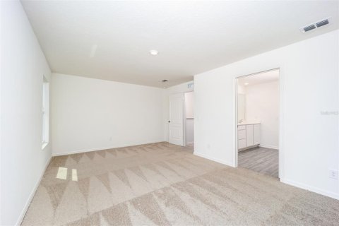 Townhouse in Dundee, Florida 2 bedrooms, 146.23 sq.m. № 1825070 - photo 10