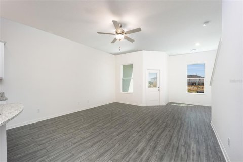 Townhouse in Dundee, Florida 2 bedrooms, 146.23 sq.m. № 1825070 - photo 7