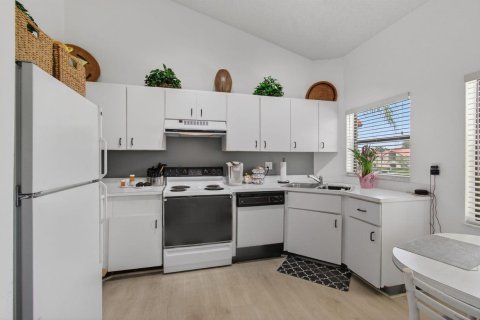 Condo in Boynton Beach, Florida, 2 bedrooms № 2185269 - photo 12