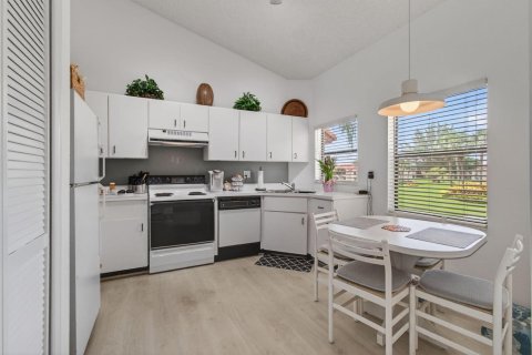 Condo in Boynton Beach, Florida, 2 bedrooms № 2185269 - photo 14