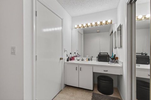 Condo in Boynton Beach, Florida, 2 bedrooms № 2185269 - photo 18