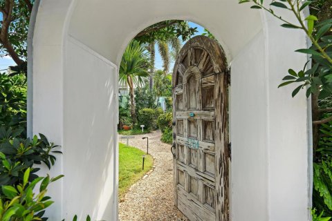 House in West Palm Beach, Florida 2 bedrooms, 119.66 sq.m. № 2158324 - photo 2