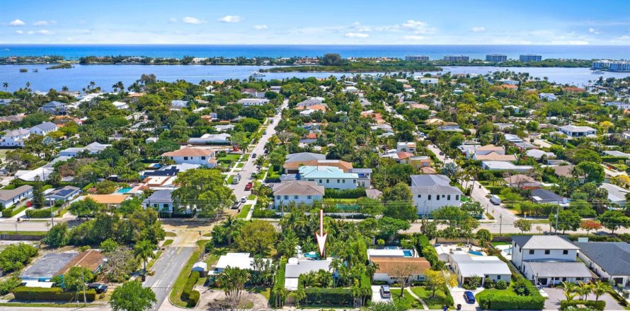 House in West Palm Beach, Florida 2 bedrooms, 119.66 sq.m. № 2158324