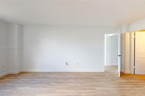 Condominio en alquiler en Miami, Florida, 2 dormitorios, 88.26 m2 № 2031859 - foto 14