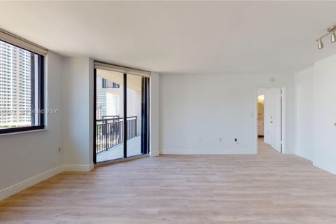 Condominio en alquiler en Miami, Florida, 2 dormitorios, 88.26 m2 № 2031859 - foto 7