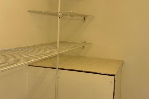 Condo in Lauderhill, Florida, 3 bedrooms  № 1878890 - photo 24