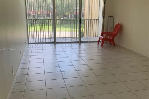 Condo in Lauderhill, Florida, 3 bedrooms  № 1878890 - photo 2