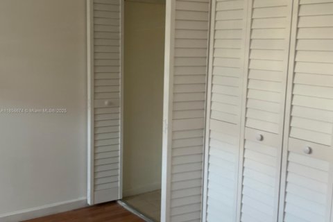 Condo in Lauderhill, Florida, 3 bedrooms  № 1878890 - photo 23