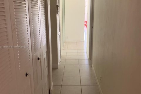 Condo in Lauderhill, Florida, 3 bedrooms  № 1878890 - photo 10