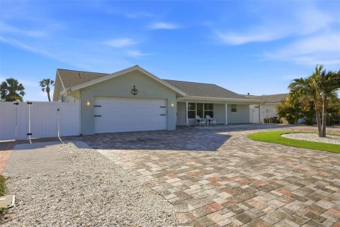 House in Saint Pete Beach, Florida 4 bedrooms, 193.98 sq.m. № 2151734 - photo 6