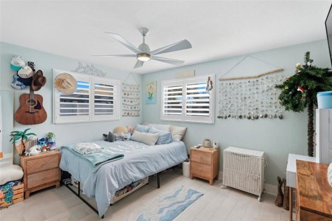 House in Saint Pete Beach, Florida 4 bedrooms, 193.98 sq.m. № 2151734 - photo 20