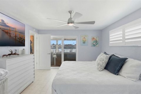 House in Saint Pete Beach, Florida 4 bedrooms, 193.98 sq.m. № 2151734 - photo 17