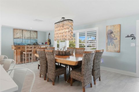 House in Saint Pete Beach, Florida 4 bedrooms, 193.98 sq.m. № 2151734 - photo 10