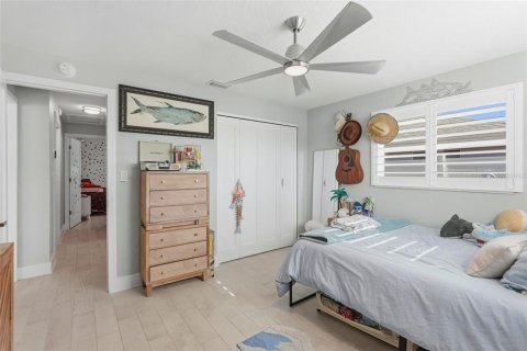 House in Saint Pete Beach, Florida 4 bedrooms, 193.98 sq.m. № 2151734 - photo 21