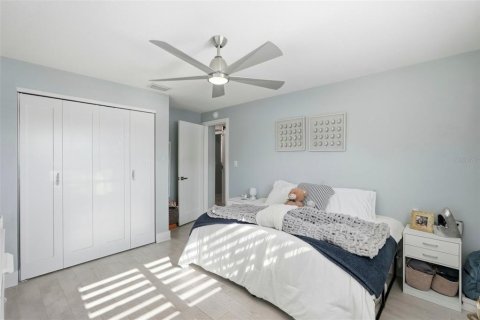 House in Saint Pete Beach, Florida 4 bedrooms, 193.98 sq.m. № 2151734 - photo 23