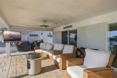 House in Saint Pete Beach, Florida 4 bedrooms, 193.98 sq.m. № 2151734 - photo 29