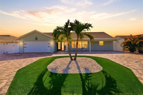Casa en Saint Pete Beach, Florida 4 dormitorios, 193.98 m2 № 2151734