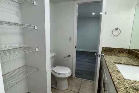 Condominio en alquiler en Sunrise, Florida, 2 dormitorios, 87.7 m2 № 2009326 - foto 5