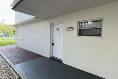 Condominio en Sunrise, Florida, 2 dormitorios  № 2009326