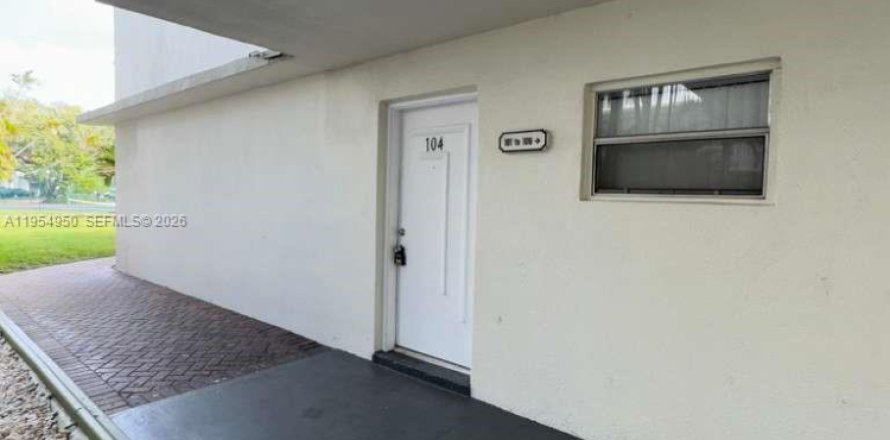 Condominio en Sunrise, Florida, 2 dormitorios  № 2009326