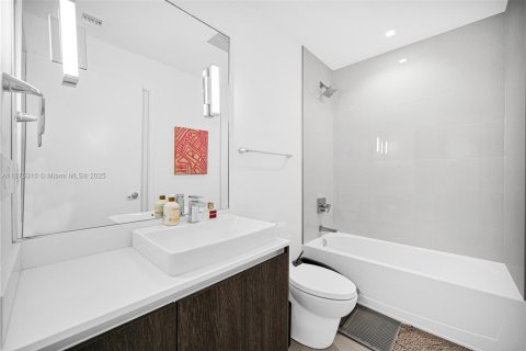 Condominio en venta en Miami, Florida, 2 dormitorios, 152.82 m2 № 1926505 - foto 15