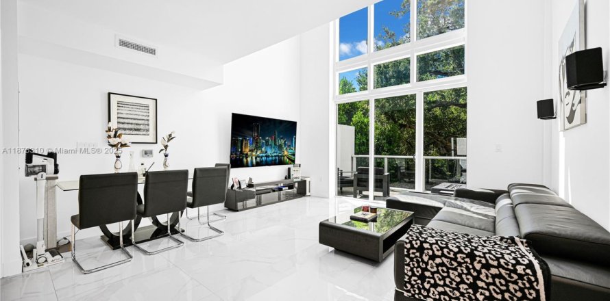 Condominio en Miami, Florida, 2 dormitorios  № 1926505