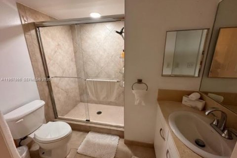 Copropriété à louer à Hallandale Beach, Floride: 2 chambres, 106.84 m2 № 2153583 - photo 27