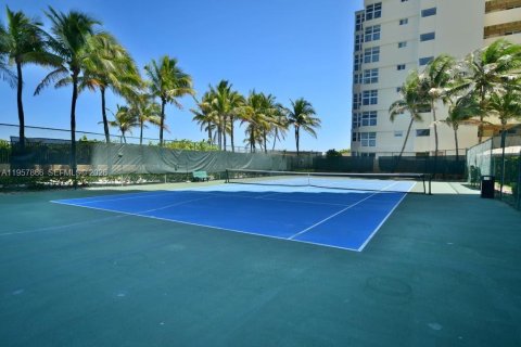 Copropriété à louer à Hallandale Beach, Floride: 2 chambres, 106.84 m2 № 2153583 - photo 16