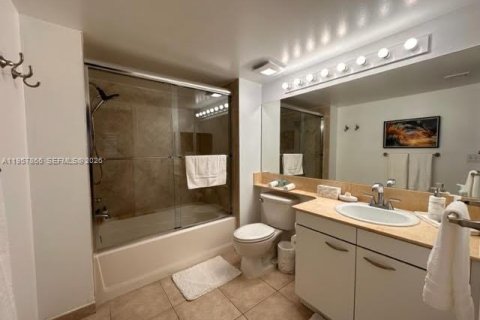 Copropriété à louer à Hallandale Beach, Floride: 2 chambres, 106.84 m2 № 2153583 - photo 26