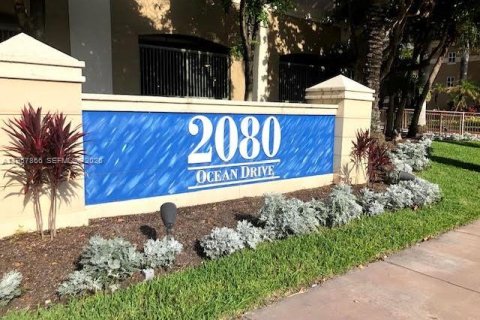 Copropriété à louer à Hallandale Beach, Floride: 2 chambres, 106.84 m2 № 2153583 - photo 3