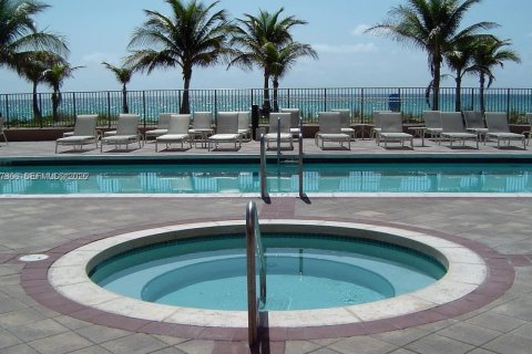 Copropriété à louer à Hallandale Beach, Floride: 2 chambres, 106.84 m2 № 2153583 - photo 13