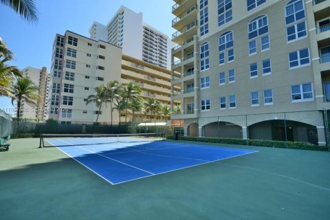Copropriété à louer à Hallandale Beach, Floride: 2 chambres, 106.84 m2 № 2153583 - photo 17