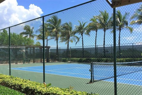 Copropriété à louer à Hallandale Beach, Floride: 2 chambres, 106.84 m2 № 2153583 - photo 18