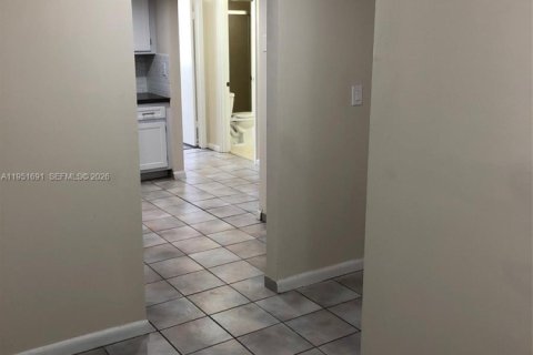 Copropriété à louer à Miami, Floride: 2 chambres, 148.27 m2 № 2006264 - photo 2