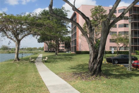 Copropriété à louer à Miami, Floride: 2 chambres, 148.27 m2 № 2006264 - photo 28