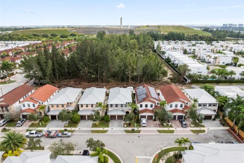 Снять в аренду виллу или дом в Дорал, Флорида 4 спальни, 267.37м2, № 2080346 - фото 4