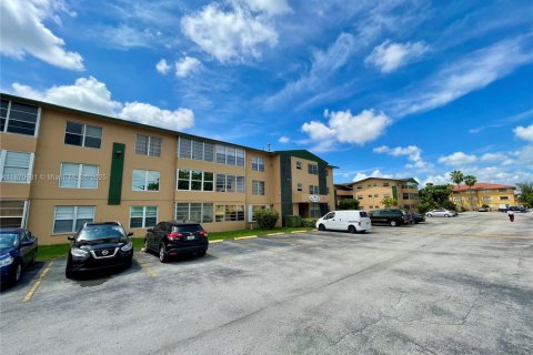 Copropriété à louer à Hialeah Gardens, Floride: 2 chambres, 75.9 m2 № 1920535 - photo 21