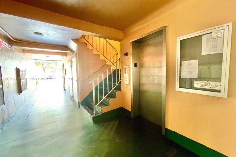 Copropriété à louer à Hialeah Gardens, Floride: 2 chambres, 75.9 m2 № 1920535 - photo 20