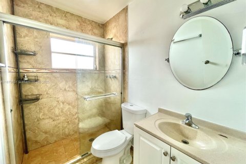Copropriété à louer à Hialeah Gardens, Floride: 2 chambres, 75.9 m2 № 1920535 - photo 15