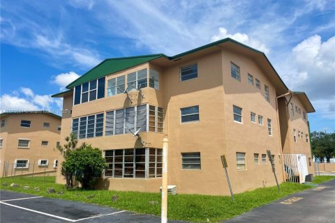 Copropriété à louer à Hialeah Gardens, Floride: 2 chambres, 75.9 m2 № 1920535 - photo 23