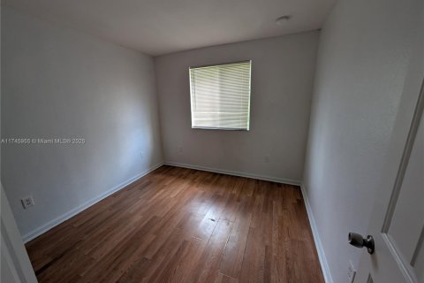 Townhouse in Homestead, Florida 4 bedrooms, 132.2 sq.m. № 1496787 - photo 15