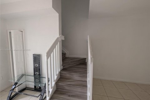 Townhouse in Homestead, Florida 4 bedrooms, 132.2 sq.m. № 1496787 - photo 5