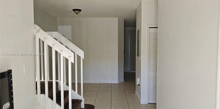 Townhouse in Homestead, Florida 4 bedrooms, 132.2 sq.m. № 1496787