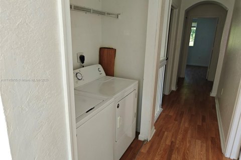 Townhouse in Homestead, Florida 4 bedrooms, 132.2 sq.m. № 1496787 - photo 9