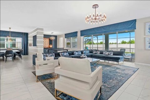 Villa ou maison à vendre à Kissimmee, Floride: 9 chambres, 448.53 m2 № 2399310 - photo 4